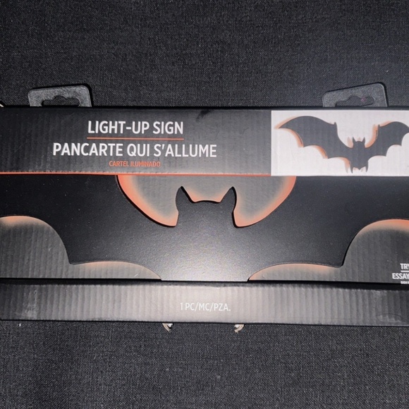 Bat Light wall decor - Picture 2 of 2